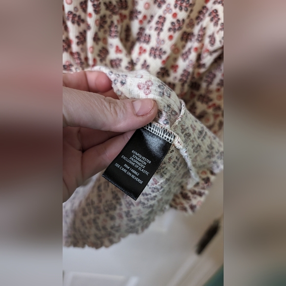 Textured Jersey Choker Neck Smocked Bottom Top TORRID Size 1 - Picture 6 of 8